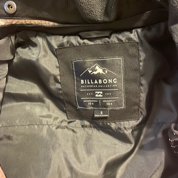 Billabong lightly used woman’s size small - Picture 2 of 2